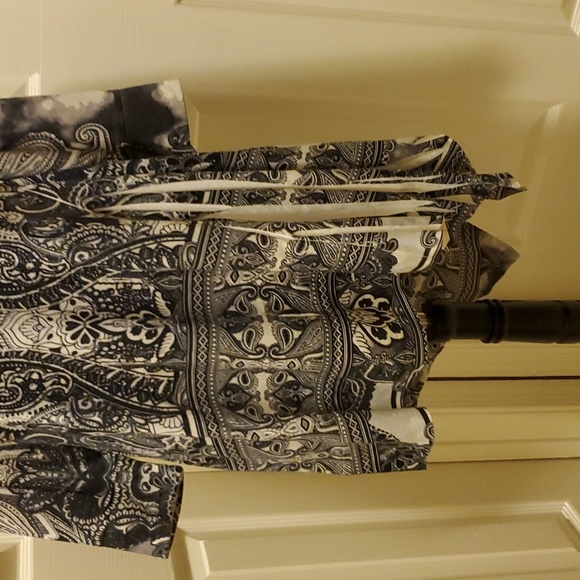 ONE WORLD Printed Knit 3/4 Sleeve Embellished Asymmetrical Tunic White/Black. M - Picture 6 of 15